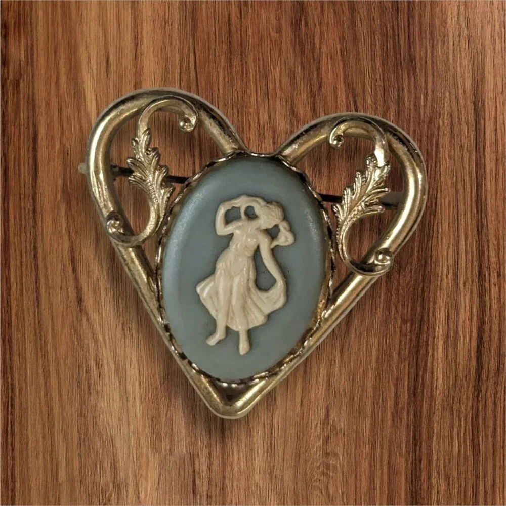 Vintage Heart ‎ Blue Cameo brooch pin pendant Dancing Girl gold tone art deco